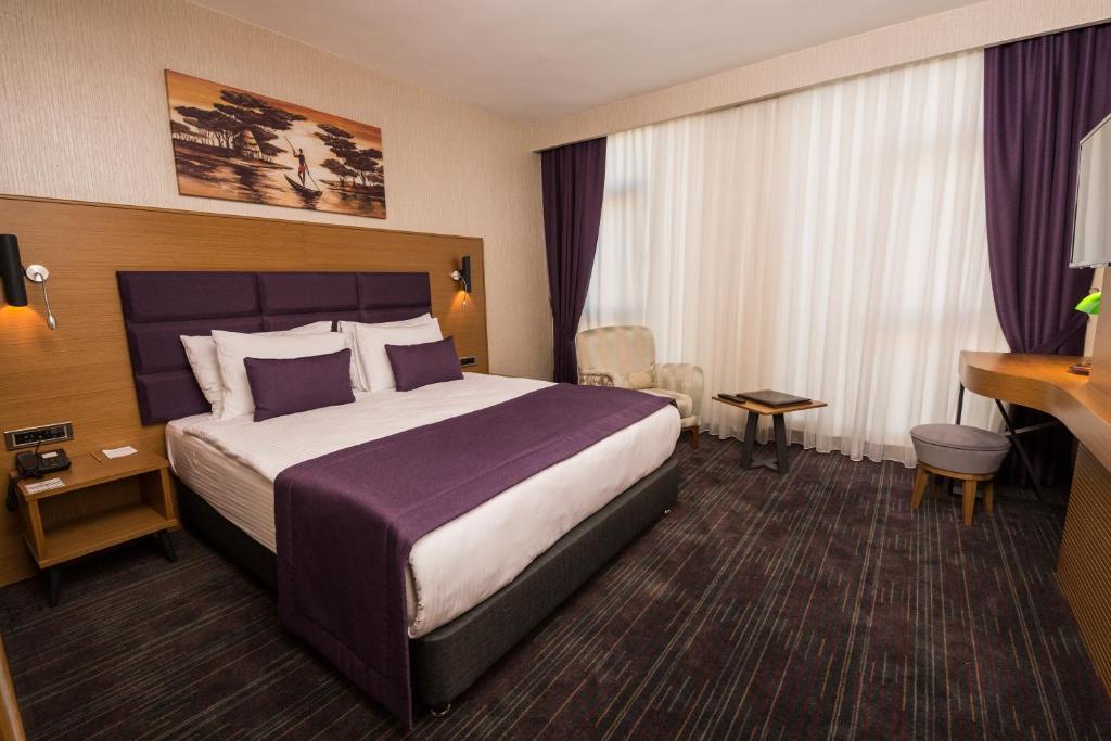 Кровать или кровати в номере New Garden Hotel