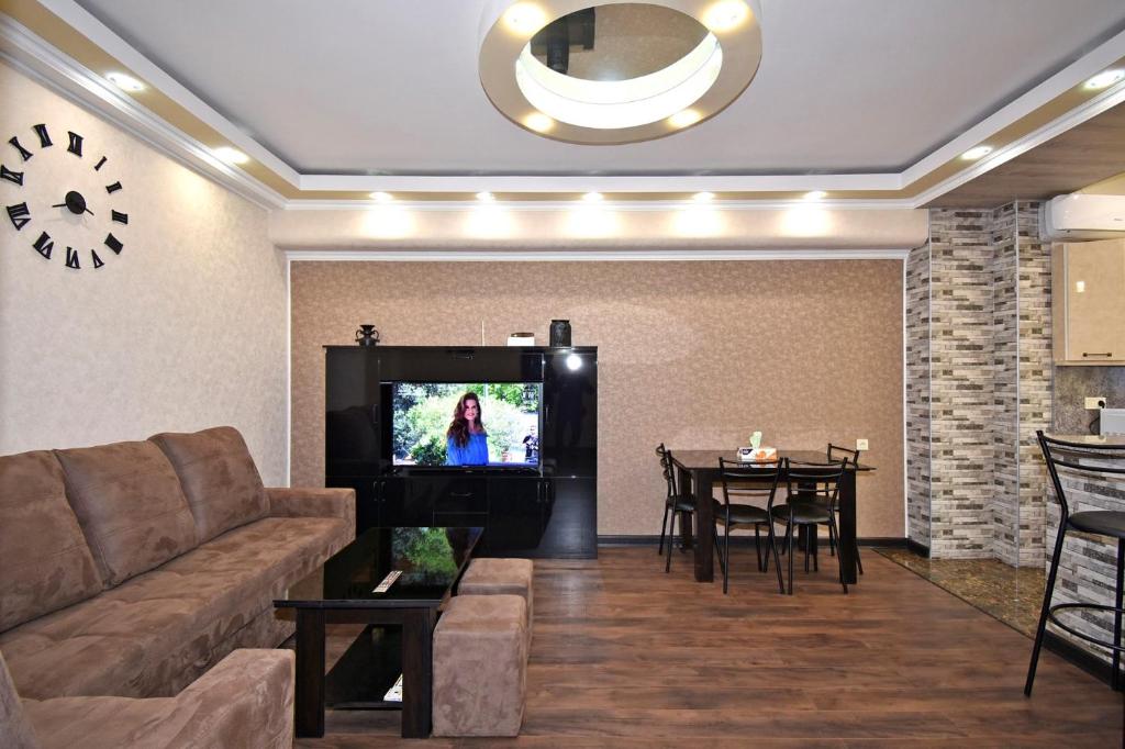 امکانات Luxury Apartment in Republic Square - تصویر ۴