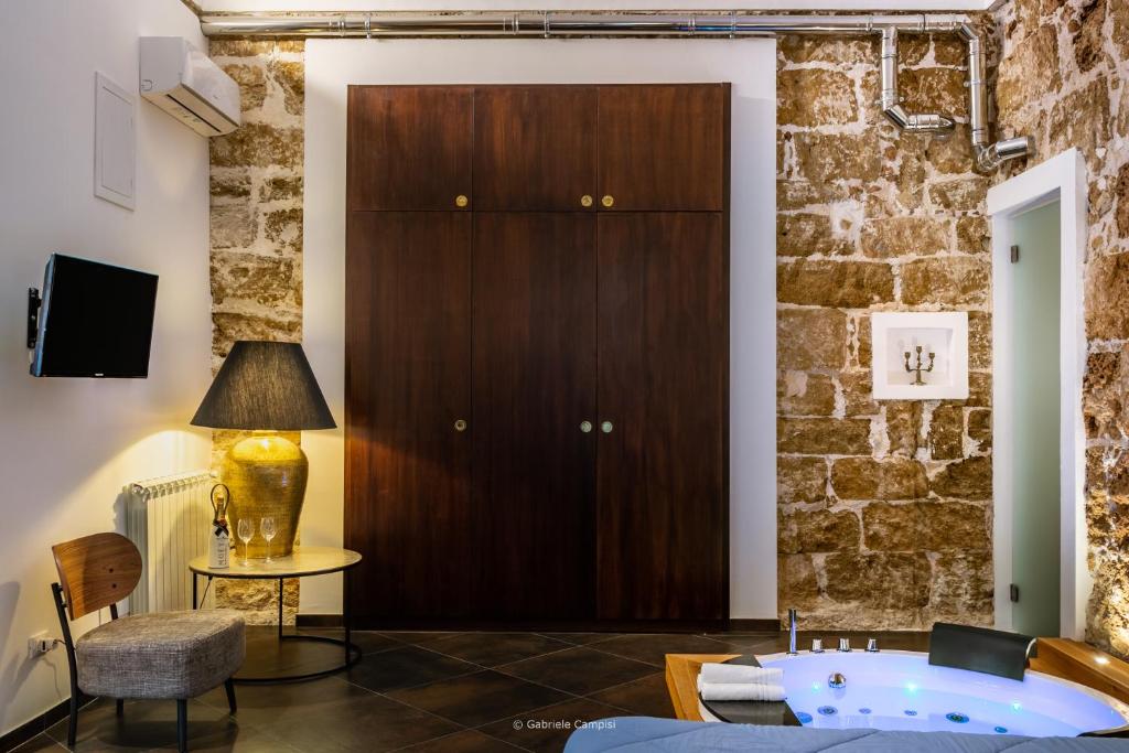 TV a/nebo společenská místnost v ubytování GARIBALDI MAISON DE CHARME