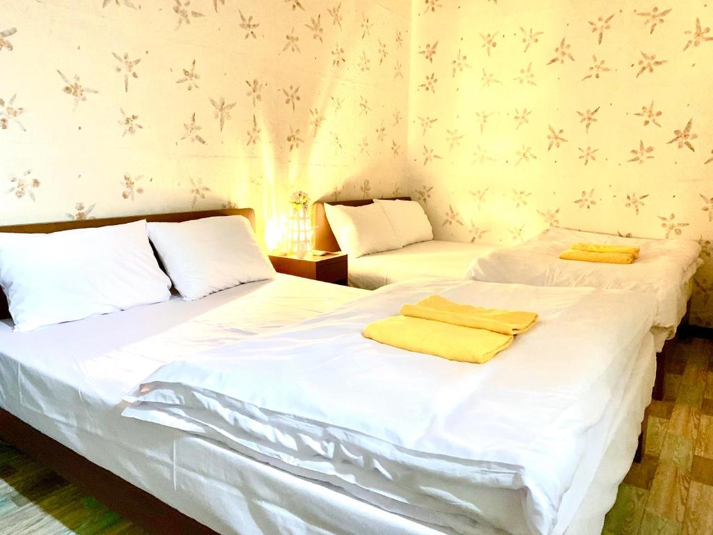 Postel nebo postele na pokoji v ubytování Shinjuku Sky hostel