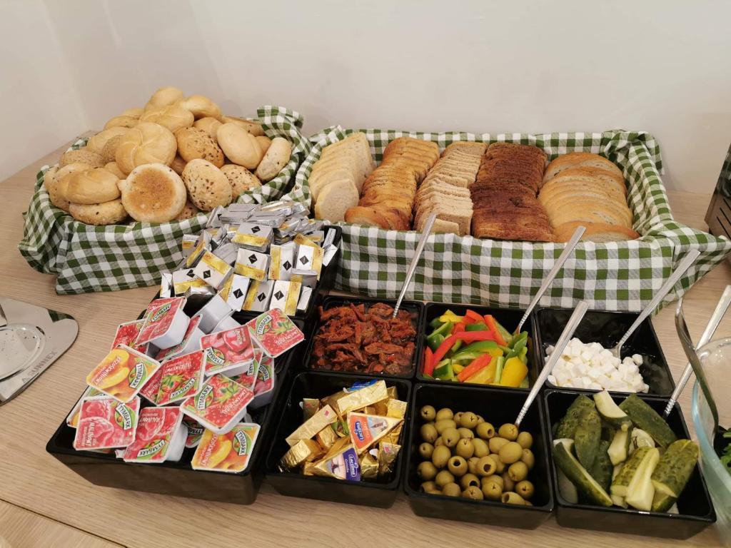 Jedlo v ubytovaní bed & breakfast alebo blízkom okolí