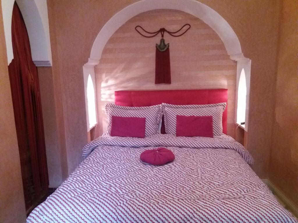 Postel nebo postele na pokoji v ubytování Riad Dar Attika