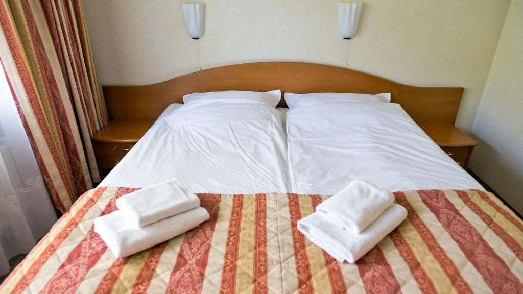 
Łóżko lub łóżka w pokoju w obiekcie Hotel Kama Park

