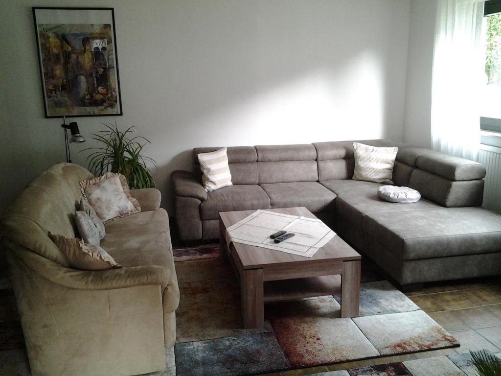 a living room with a couch and a coffee table at Seebach Vermietung in Weisendorf