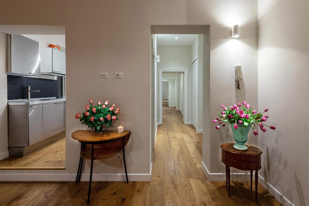 A kitchen or kitchenette at Tula Inn
