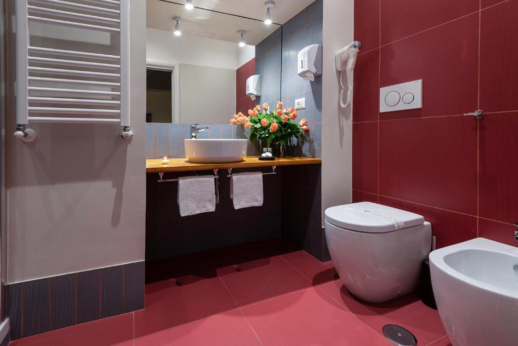A bathroom at Tula Inn