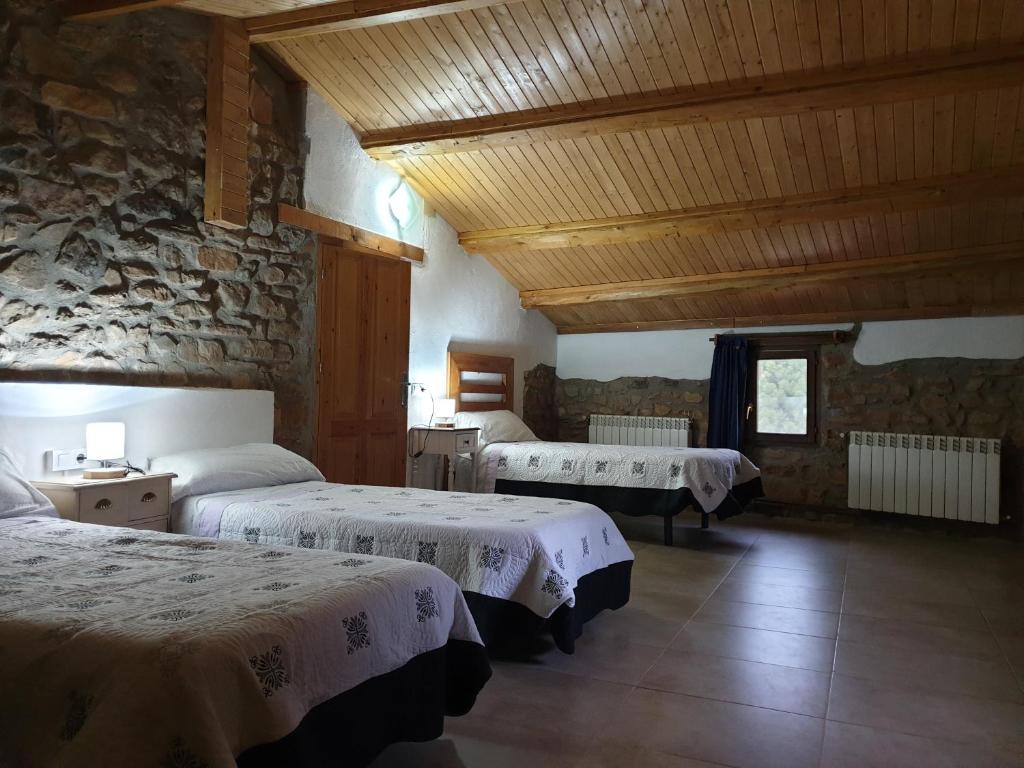 A bed or beds in a room at Masia l`Arà