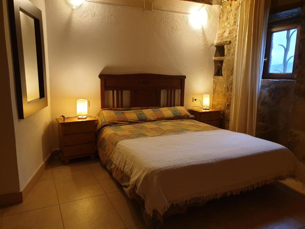 A bed or beds in a room at Masia l`Arà