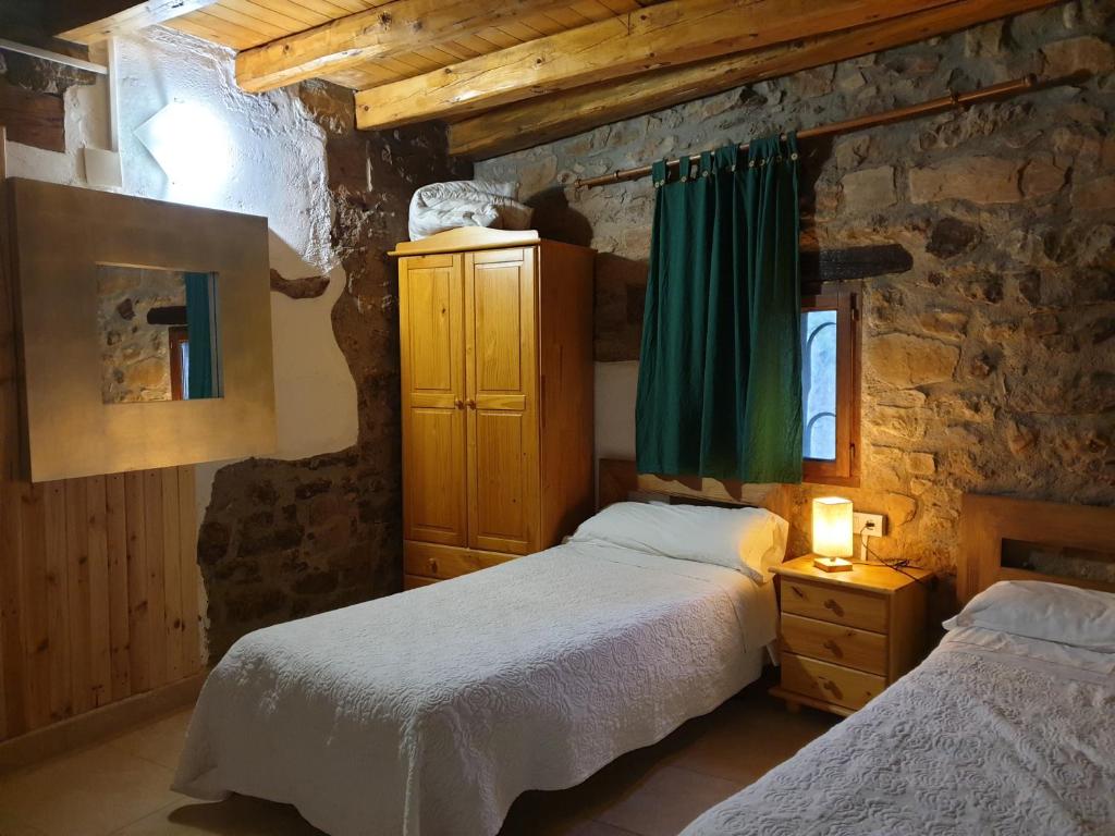 A bed or beds in a room at Masia l`Arà