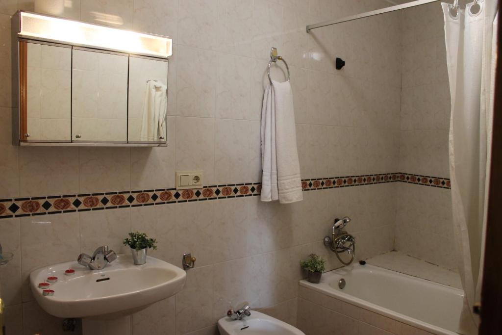 Koupelna v ubytování Apartamentos Rurales Rosendo: El Tomillo