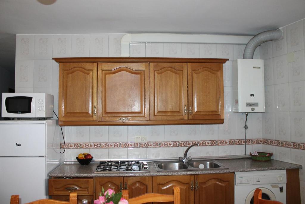 Kuchyň nebo kuchyňský kout v ubytování Apartamentos Rurales Rosendo: El Tomillo