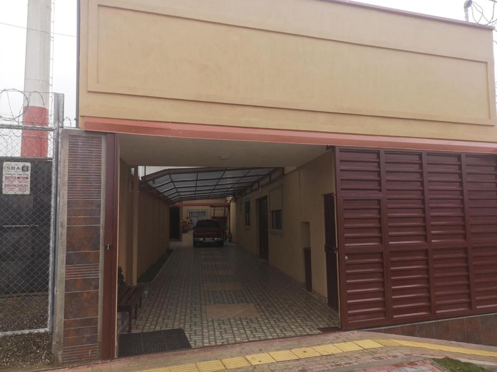 a garage with a car parked inside of it at Apartamento 11 Tec in Cartago