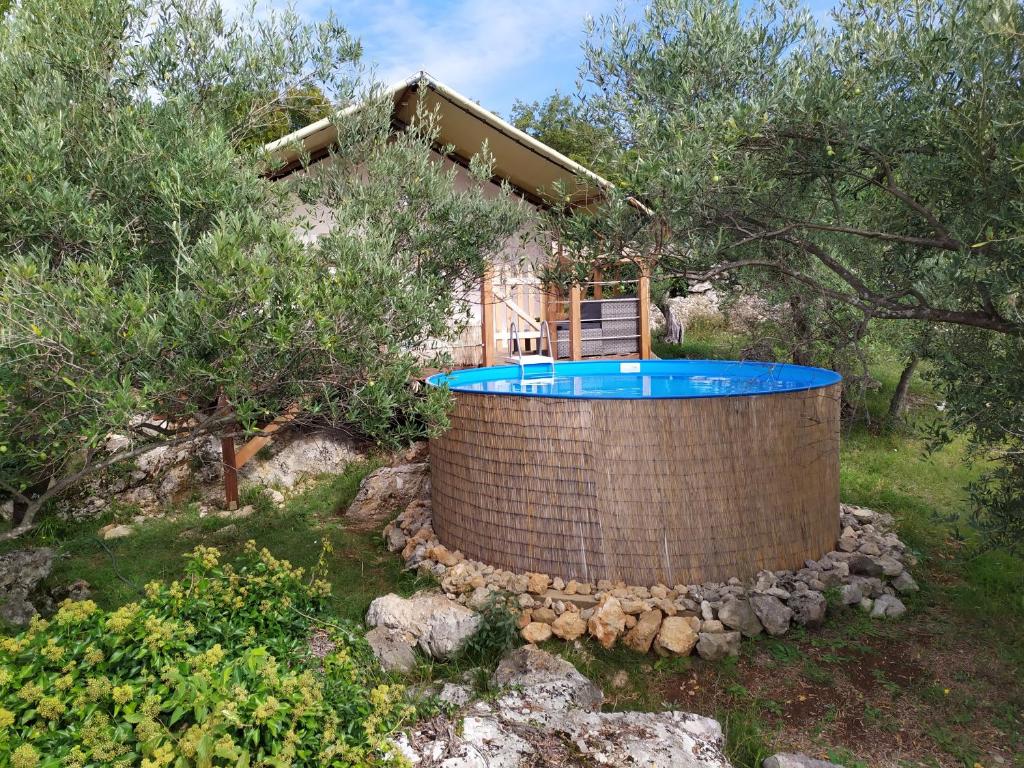Bazén v ubytovaní Krk glamping village alebo v jeho blízkosti