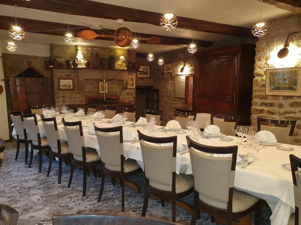Restaurace v ubytování Hôtel de La Croix d'Or