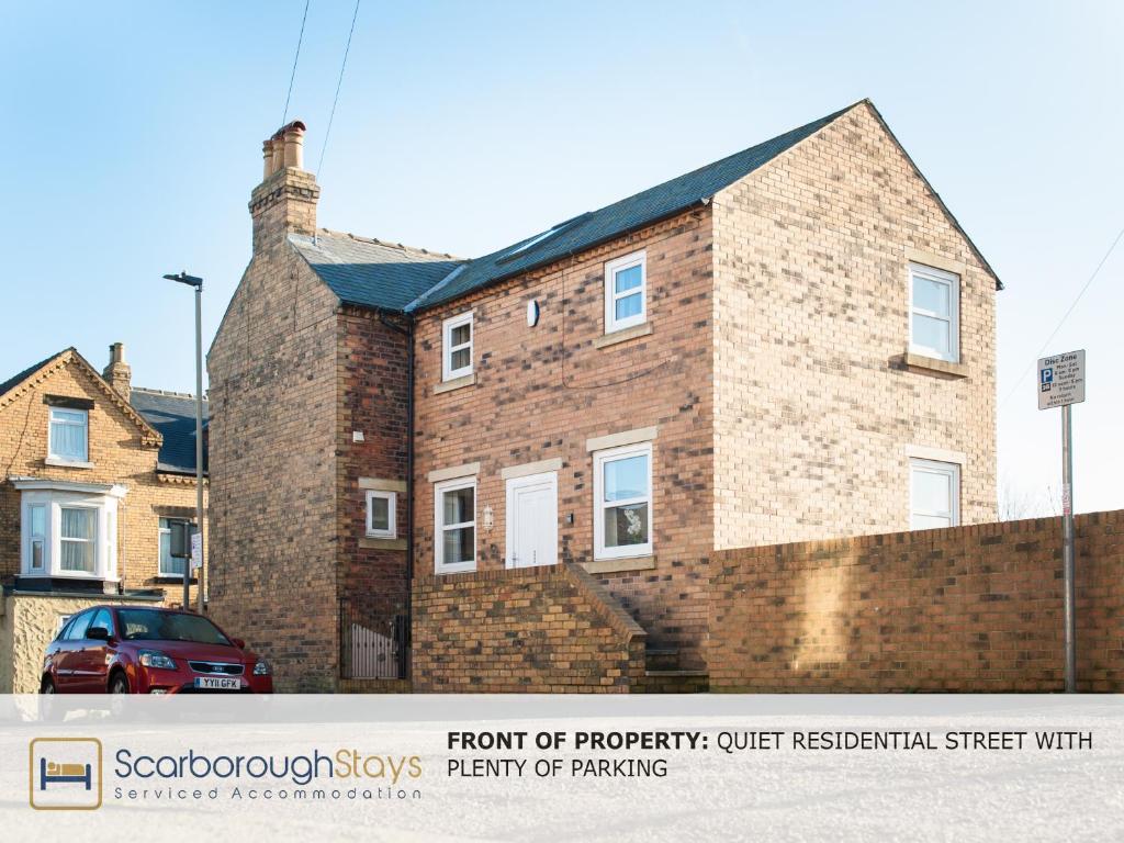 Hibernia Place, 3 bedroom Townhouse with PATIO & SEATING AREA FREE