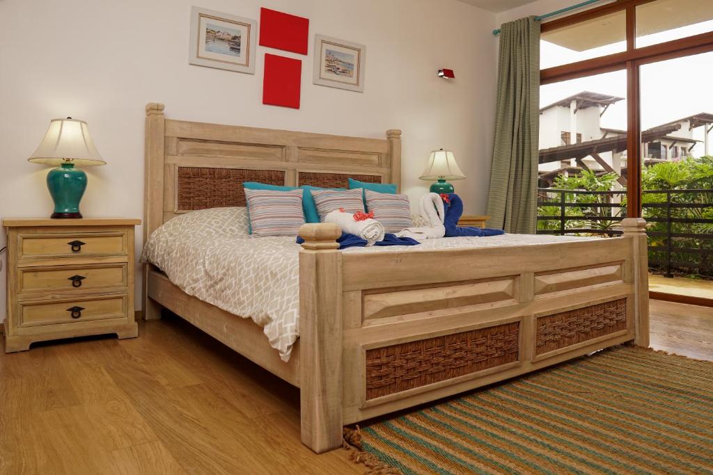 Postel nebo postele na pokoji v ubytování Sybaris Suites & Residences