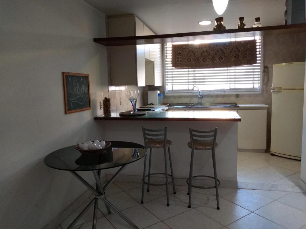  Apto 60m2 STD no Arpoador a uma quadra das praias