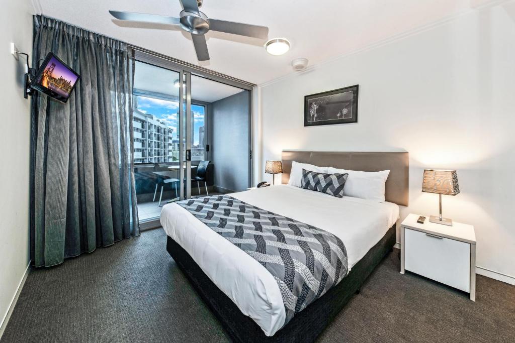 The Capitol Apartments - Two-Bedroom Apartment With Two Bathrooms