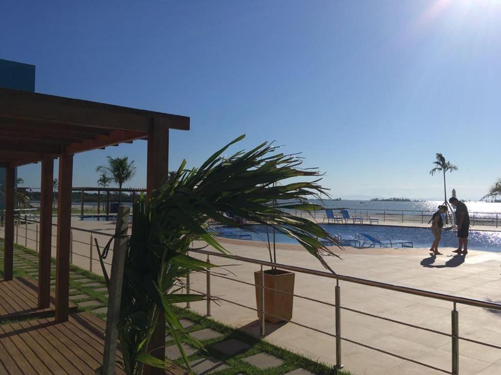  Flat com praia privativa e lazer total em Arraial