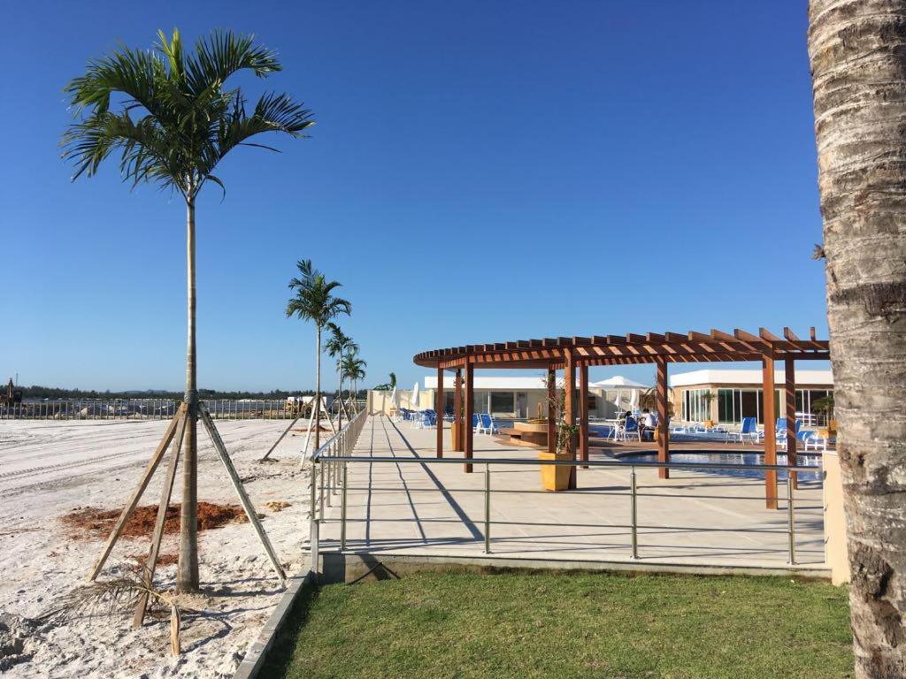  Flat com praia privativa e lazer total em Arraial