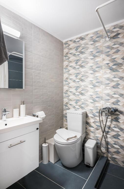 Ванная комната в Mavrogenous Luxury Apartments