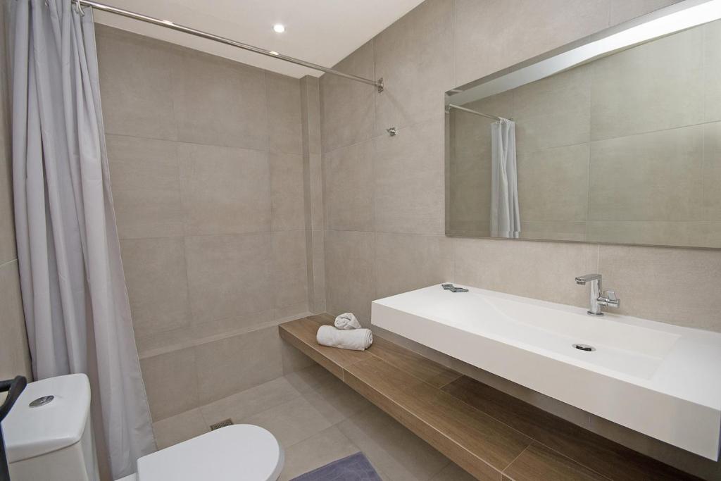 A bathroom at Panorama Apartments