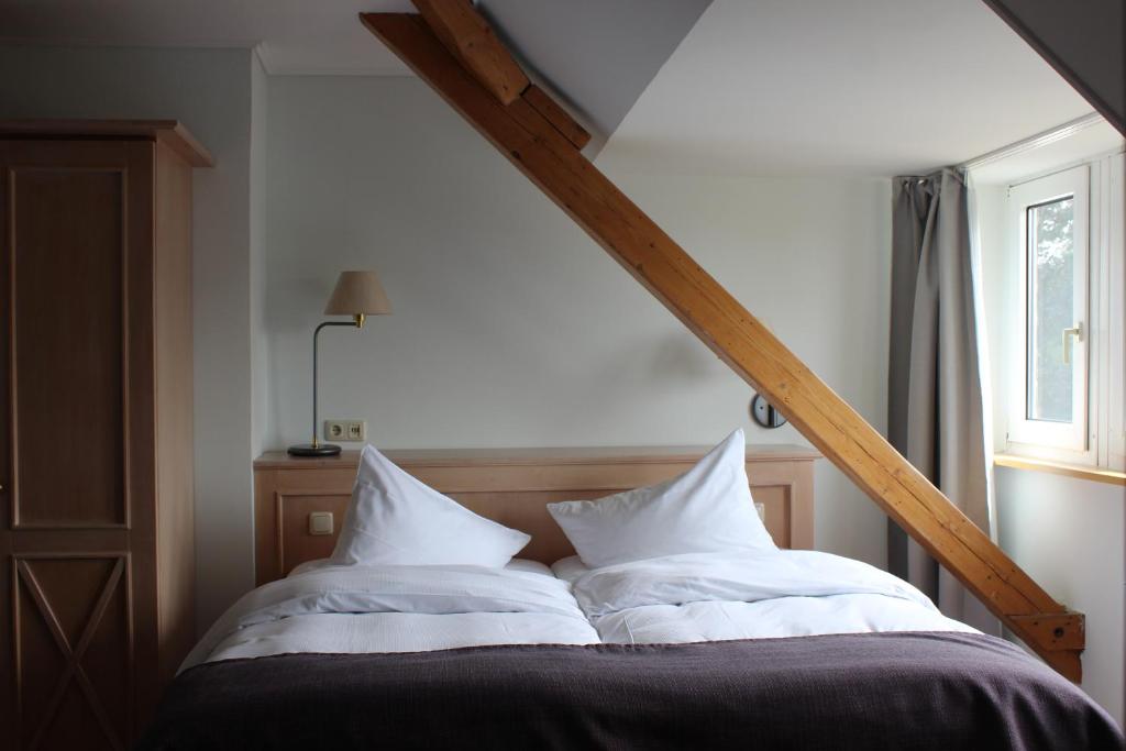 Postel nebo postele na pokoji v ubytování BE BIO Hotel be active - Nähe historischer Hafen