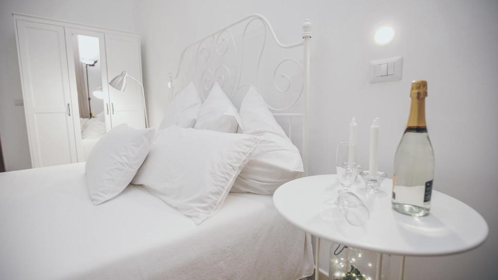 A bed or beds in a room at Cortile Oliva