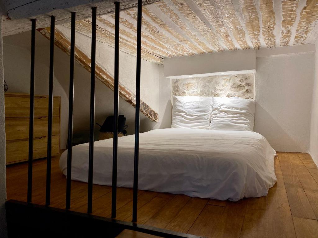 a bedroom with a bed with a metal bed frame at Charmant studio vieil Antibes in Antibes