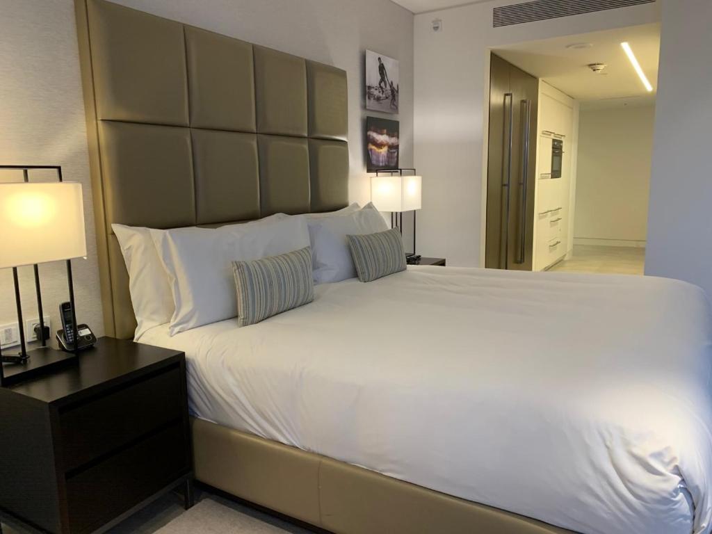 Postel nebo postele na pokoji v ubytování Business Class Marina Herzliya