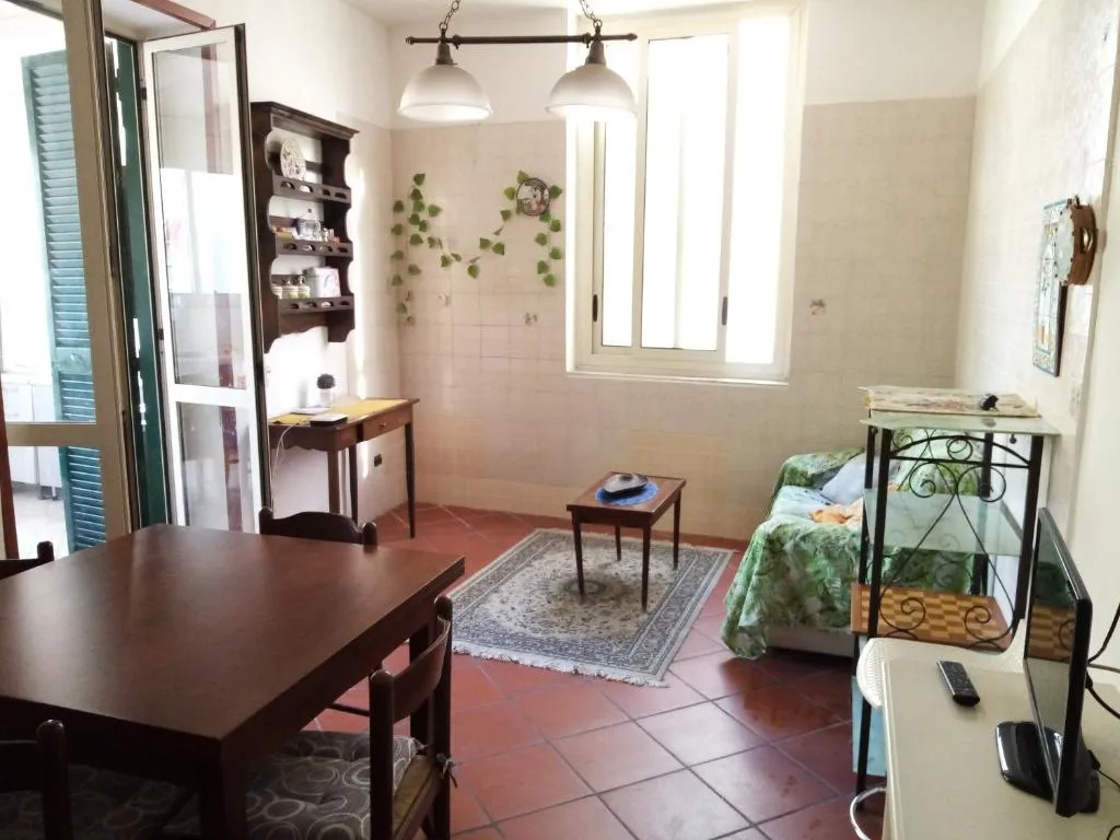 La Maison Felix, Napoli, Italia