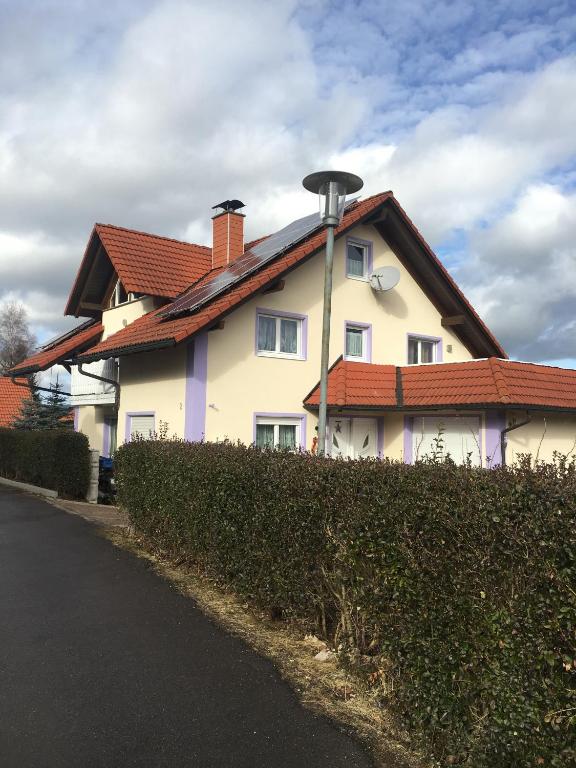 a large white house with a red roof at Haus Zeichner 4 Zimmer Ferienwohnung in Feldberg