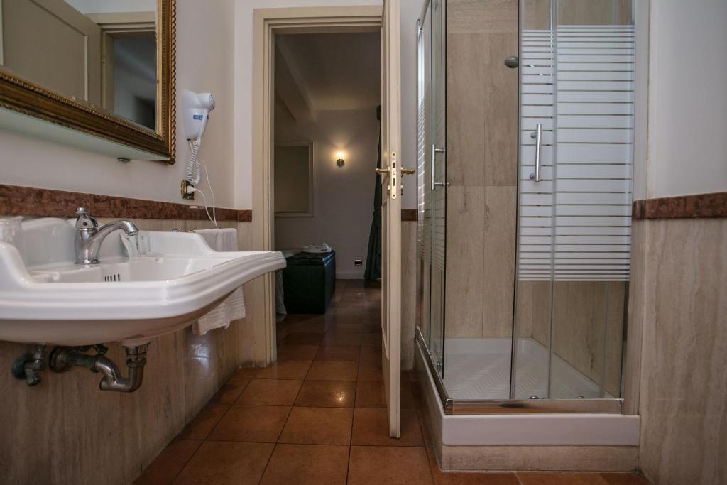 Koupelna v ubytování Hotel Quadrifoglio Roma Eur