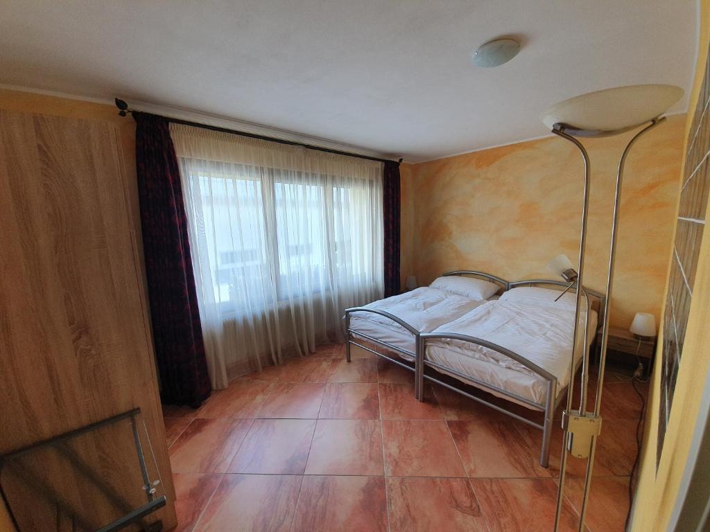 Postel nebo postele na pokoji v ubytování Le Merle Châtelain