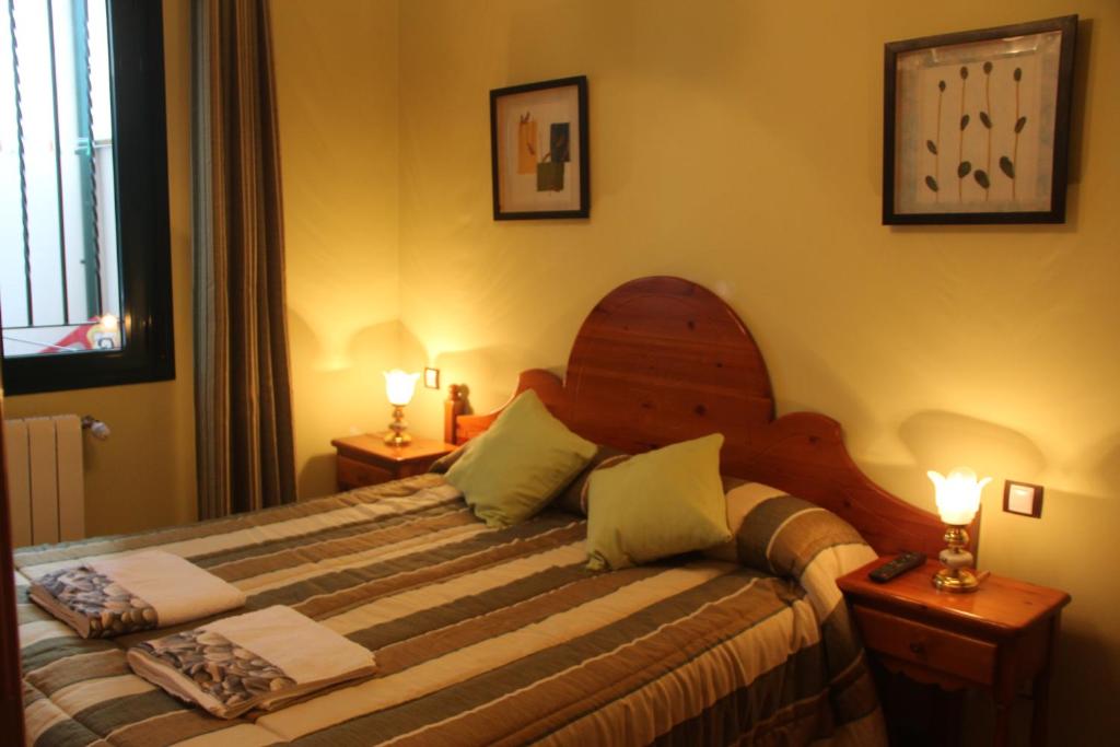 Postel nebo postele na pokoji v ubytování Hostal Maury