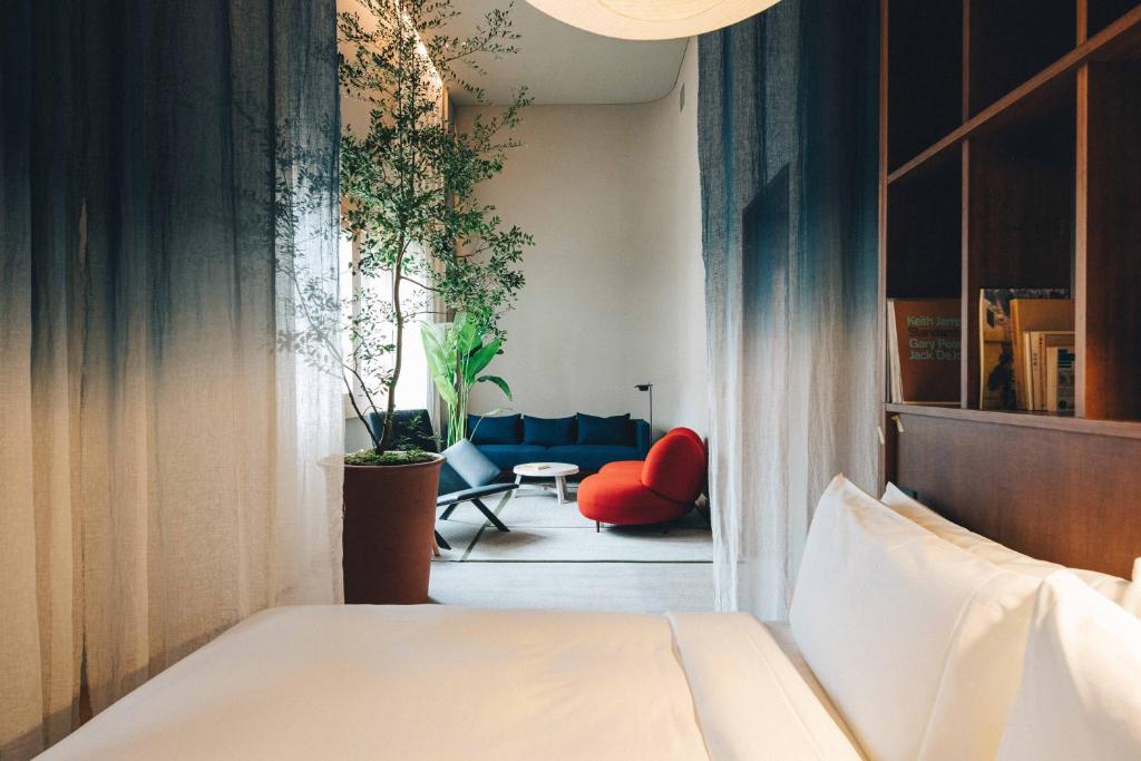 Junior Suite with Bathtub