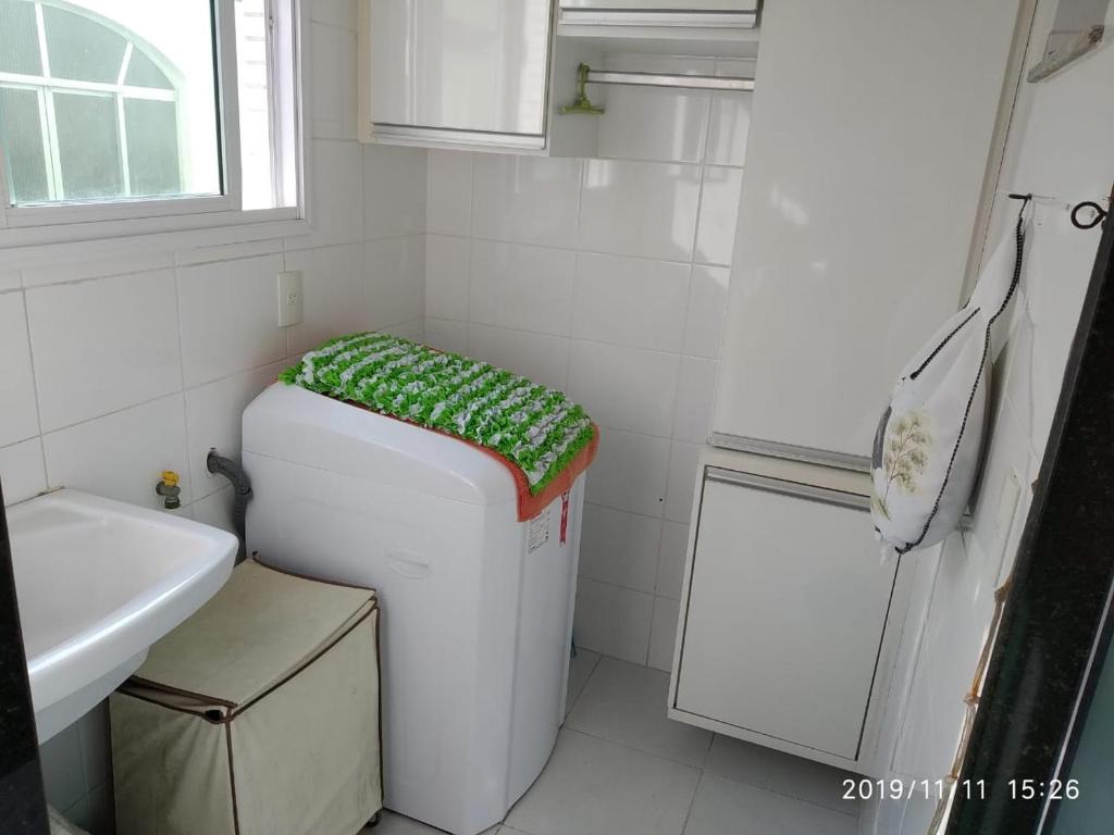  Apartamento FRENTE PARA 0 MAR - PÉ NA AREIA - 3 SUITES - AR CONDICIONADO 2 VAGAS - FINAMENTE DECORADO - PRAIA DO MORRO-INTERNET 30 Mega -WI-FI -TV COM CANAIS CONVENCIONAIS - NETFLIX -CANAIS DE FILMES E ESPORTES VIA INTERNET -KODI