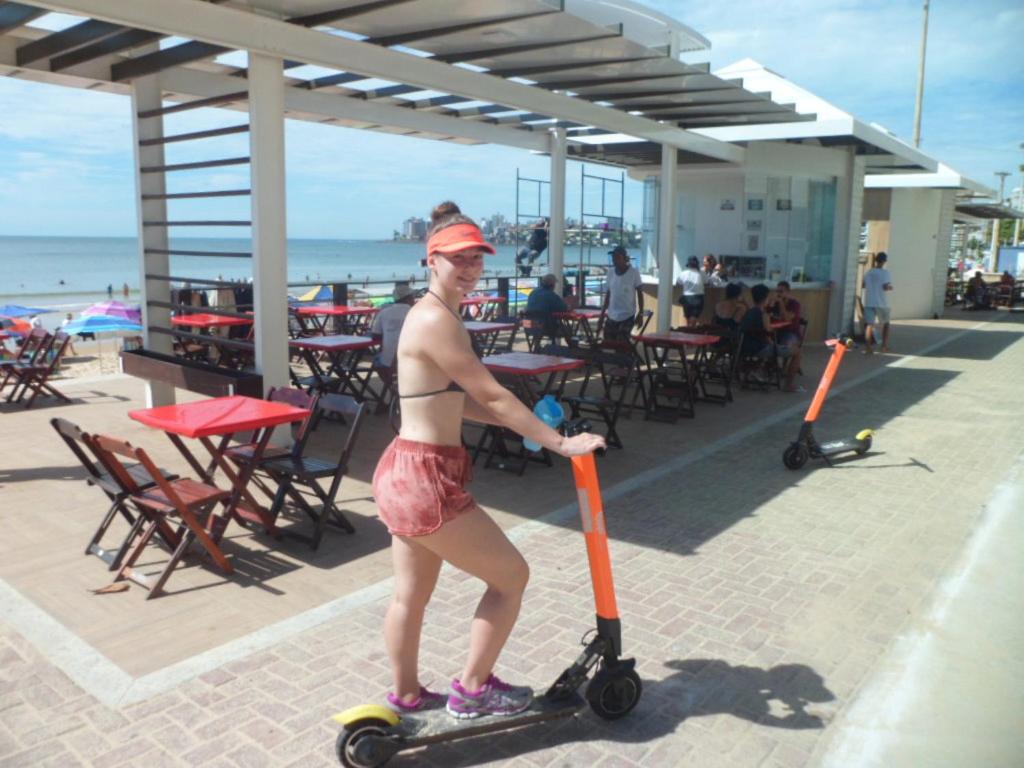  Apartamento FRENTE PARA 0 MAR - PÉ NA AREIA - 3 SUITES - AR CONDICIONADO 2 VAGAS - FINAMENTE DECORADO - PRAIA DO MORRO-INTERNET 30 Mega -WI-FI -TV COM CANAIS CONVENCIONAIS - NETFLIX -CANAIS DE FILMES E ESPORTES VIA INTERNET -KODI