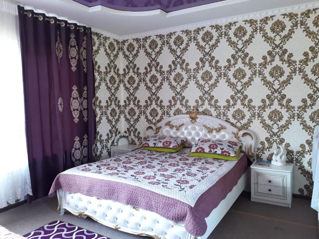Postel nebo postele na pokoji v ubytování Guest House Jekshen