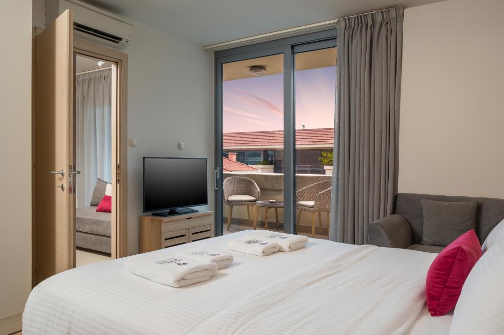 Posteľ alebo postele v izbe v ubytovaní Trianon Luxury Apartments & Suites