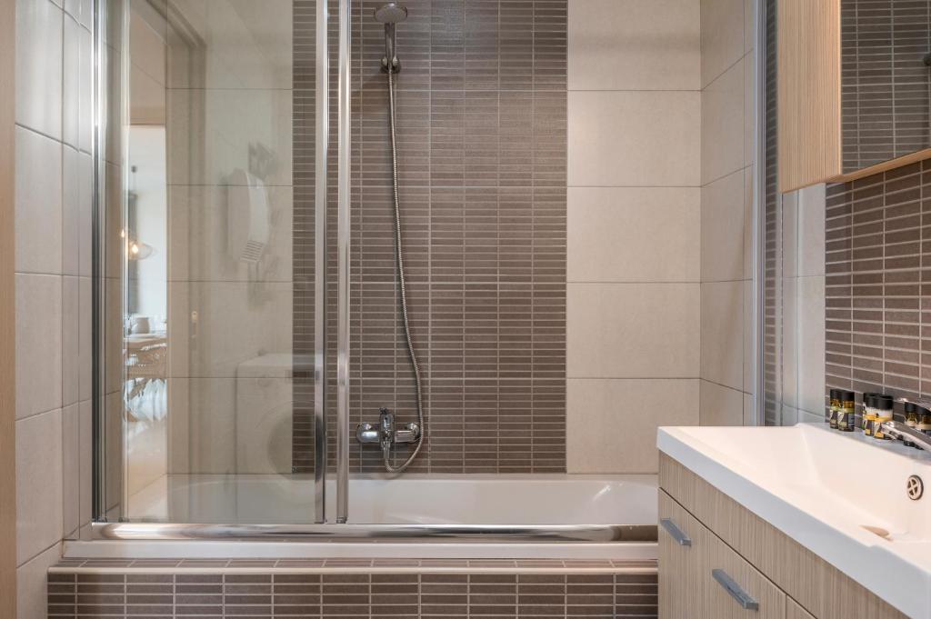 Kúpeľňa v ubytovaní Trianon Luxury Apartments & Suites