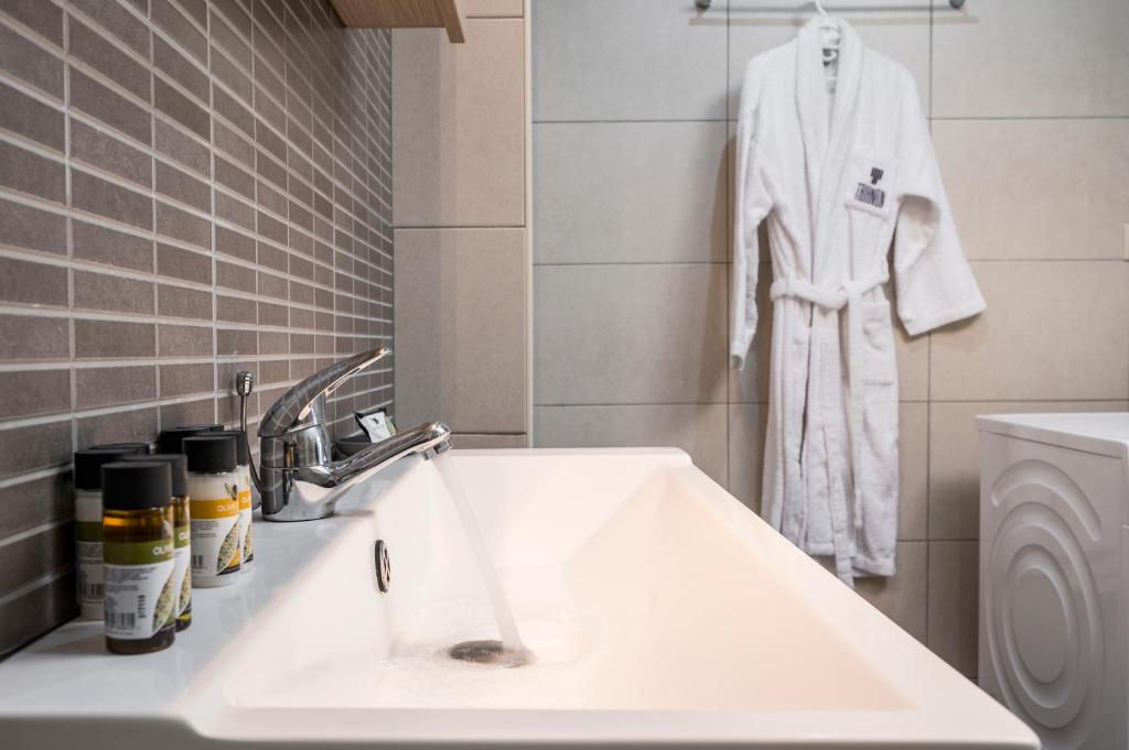 Kúpeľňa v ubytovaní Trianon Luxury Apartments & Suites