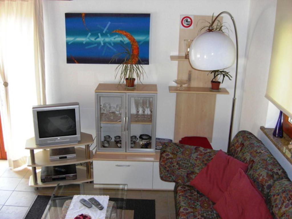 TV a/nebo společenská místnost v ubytování Agriturismo Cantina Carrara