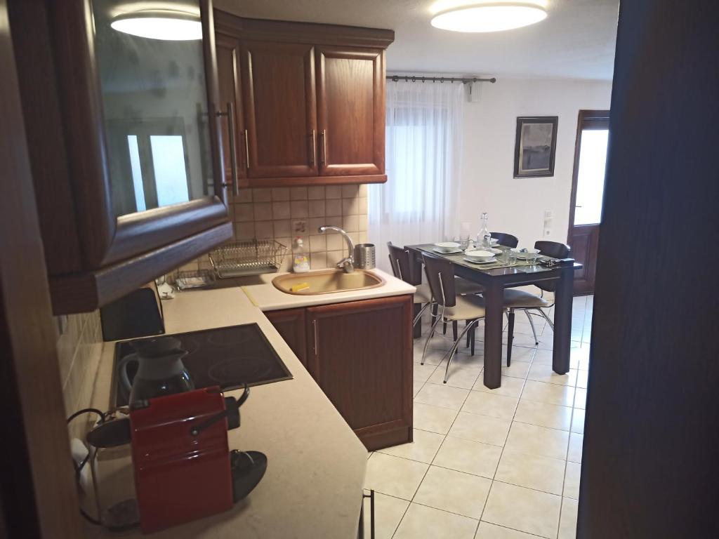 Kuchnia lub aneks kuchenny w obiekcie Plateia Apartments (Katerina)