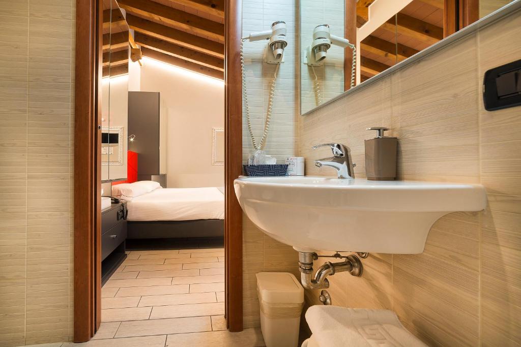 Hotel Fontana Verona - Resim 28