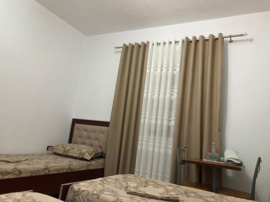Postel nebo postele na pokoji v ubytování Guest House MURATI