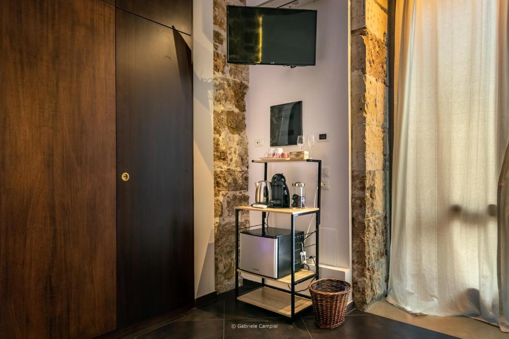 TV a/nebo společenská místnost v ubytování GARIBALDI MAISON DE CHARME