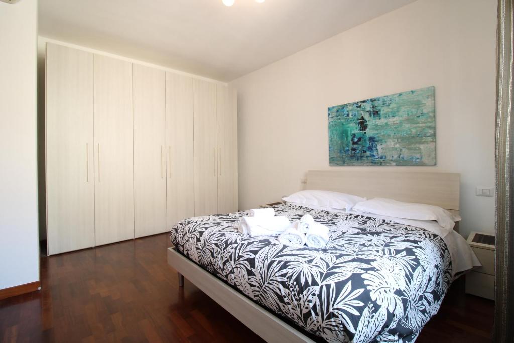 フィレンツェにあるLa terrazza di Claudiaのベッドルーム1室(テディベア2匹のベッド1台付)