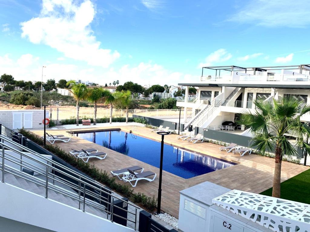 Vista de la piscina de Apartment in exclusive Royal Park Center for rent o alrededores