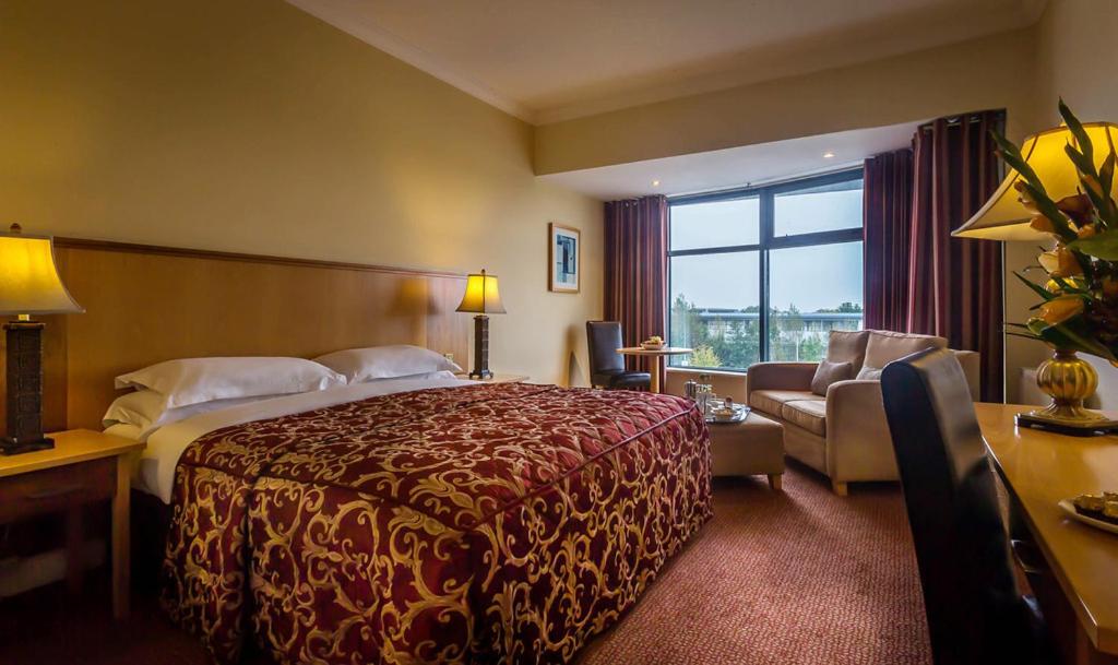 Postel nebo postele na pokoji v ubytování Mullingar Park Hotel